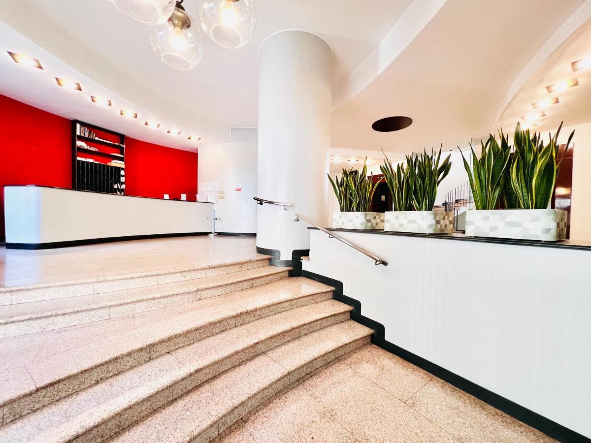 Duomo City Center - Petit Studio Милано Екстериор снимка